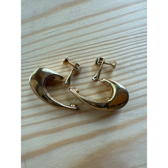 Vintage Napier Gold Tone Crescent Hoop Screw Back Clip-On Earrings - Picture 5 of 5